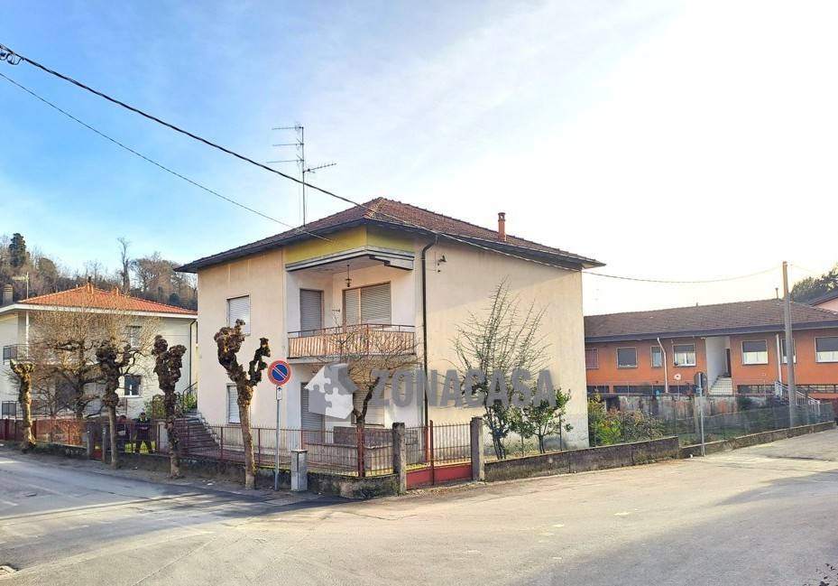 casa indipendente in vendita a Besozzo