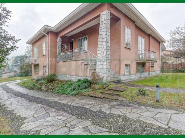 casa indipendente in vendita a Besozzo