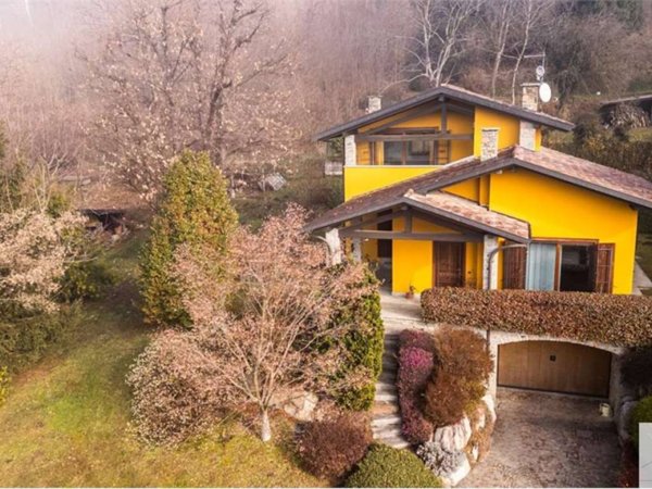 casa indipendente in vendita a Besozzo