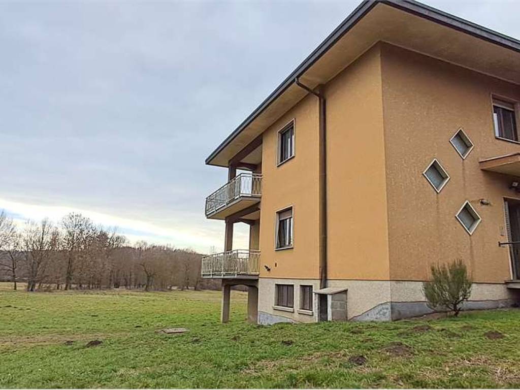 casa indipendente in vendita a Besozzo
