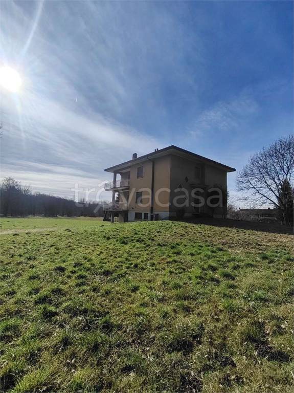 casa indipendente in vendita a Besozzo