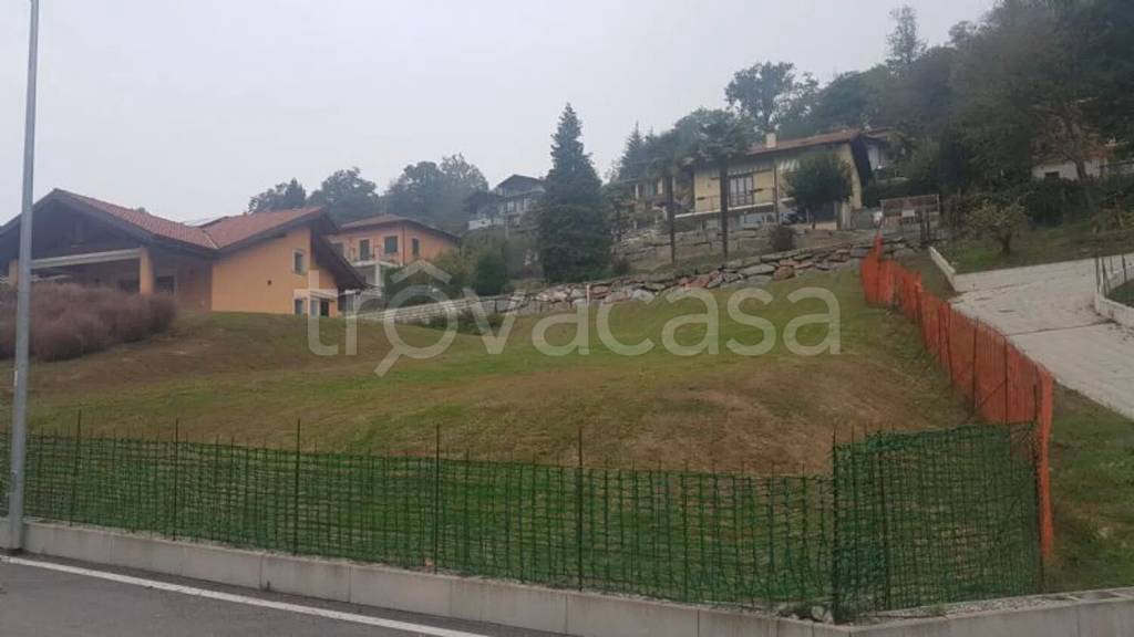 terreno edificabile in vendita a Besozzo