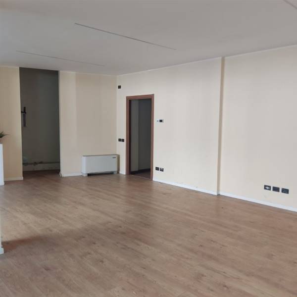 negozio in vendita a Besozzo