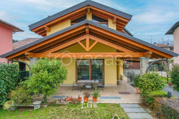 casa indipendente in vendita a Besozzo