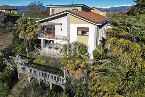 casa indipendente in vendita a Besozzo