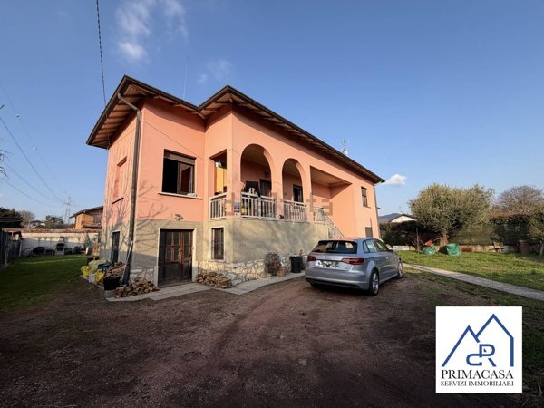 casa indipendente in vendita a Besozzo in zona Olginasio