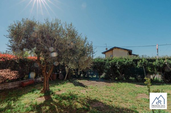 casa indipendente in vendita a Besozzo in zona Olginasio