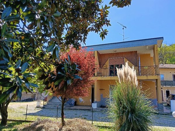 casa indipendente in vendita a Besozzo