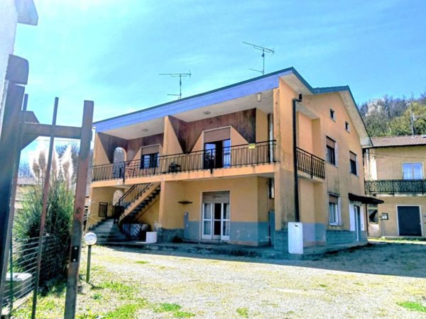 casa indipendente in vendita a Besozzo