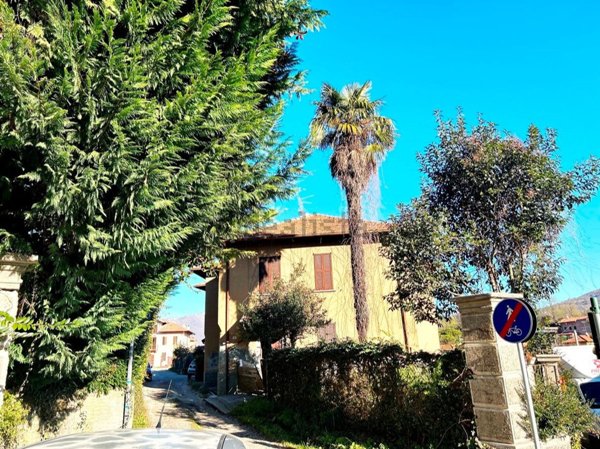 casa indipendente in vendita a Besozzo