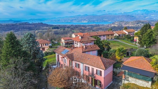 casa indipendente in vendita a Besozzo in zona Cardana
