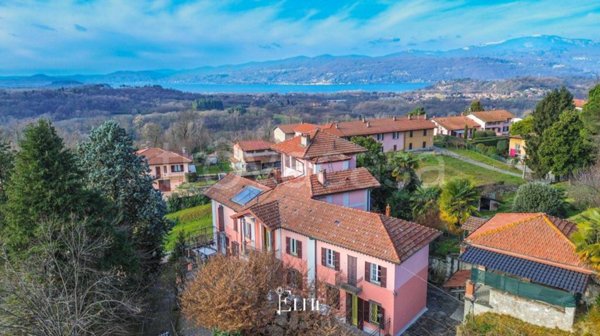 casa indipendente in vendita a Besozzo in zona Cardana