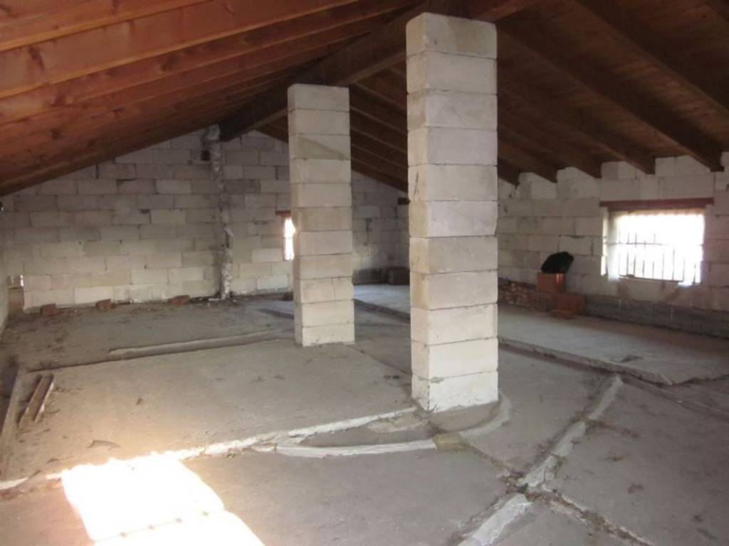 appartamento in vendita a Besozzo in zona Olginasio