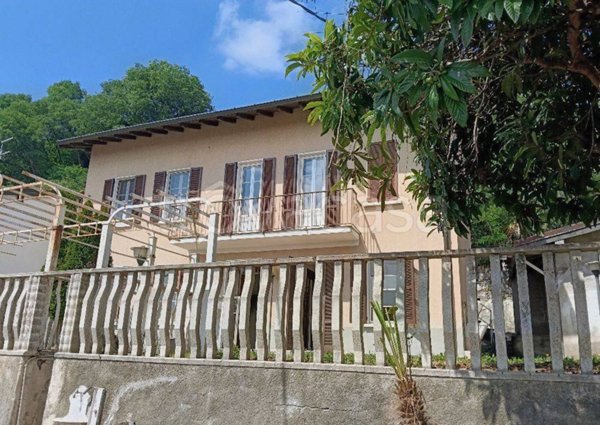 casa indipendente in vendita a Besozzo