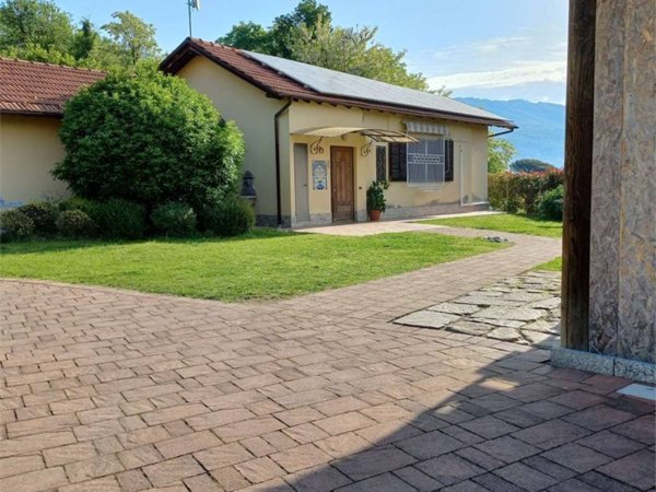 casa indipendente in vendita a Besozzo