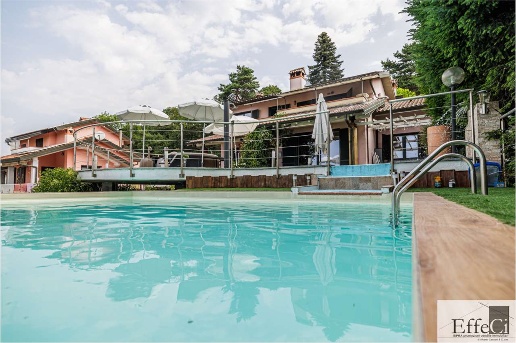 casa indipendente in vendita a Besozzo in zona Cardana