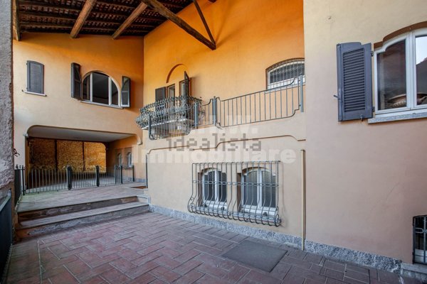 appartamento in vendita a Besozzo in zona Cardana