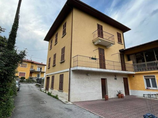 casa indipendente in vendita a Besozzo