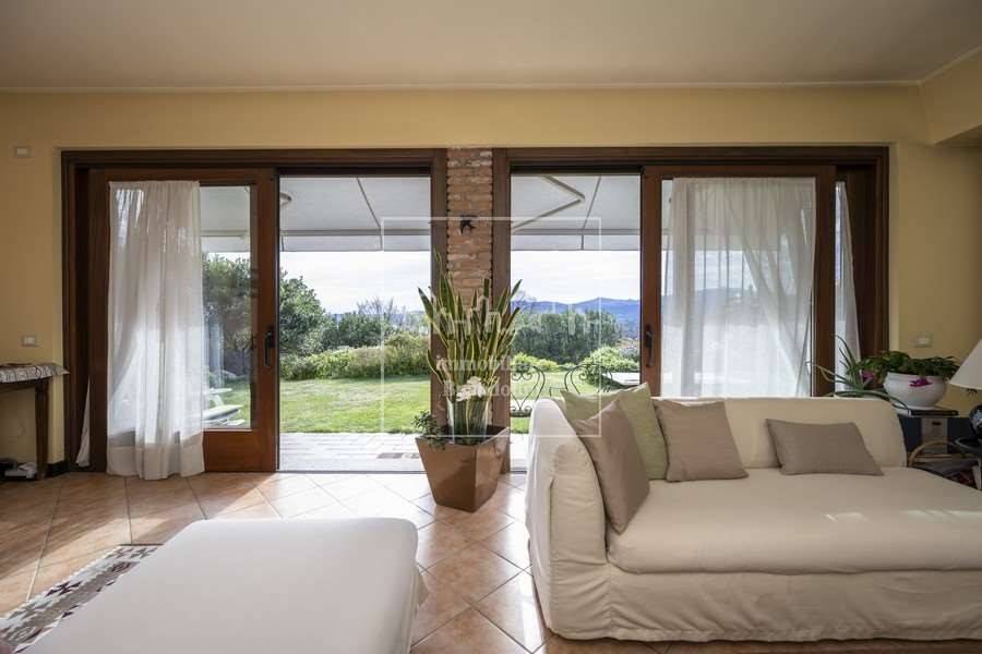 appartamento in vendita a Besozzo in zona Cardana