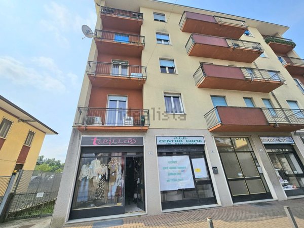 locale commerciale in vendita a Besozzo