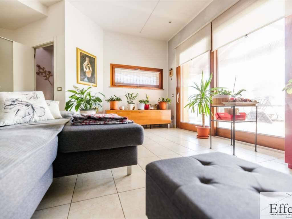casa indipendente in vendita a Besozzo