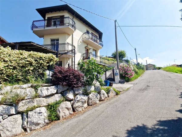 casa indipendente in vendita a Besozzo