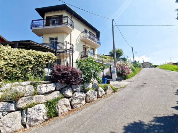 casa indipendente in vendita a Besozzo