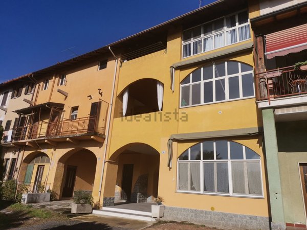 casa indipendente in vendita a Besozzo