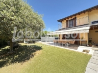 casa indipendente in vendita a Besozzo in zona Olginasio