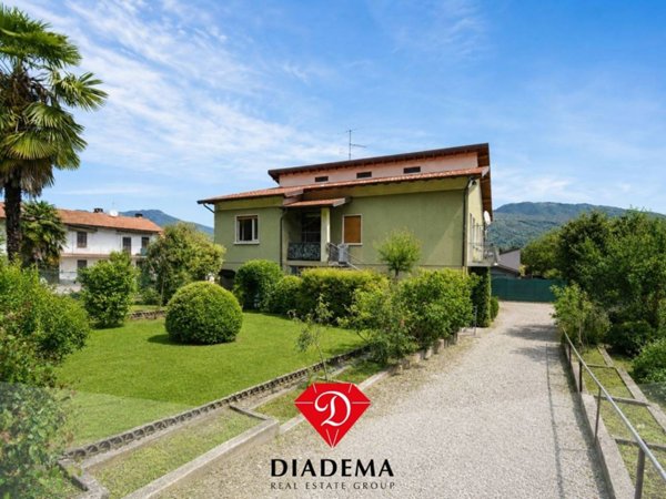 casa indipendente in vendita a Besozzo in zona Olginasio