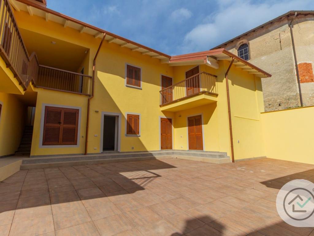 appartamento in vendita a Besozzo in zona Cardana