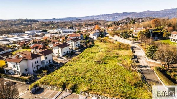terreno edificabile in vendita a Besozzo
