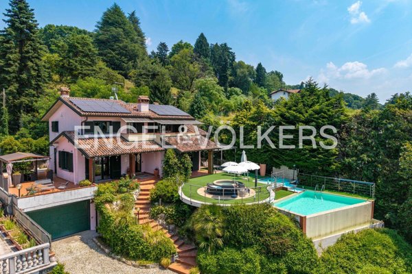 casa indipendente in vendita a Besozzo in zona Cardana