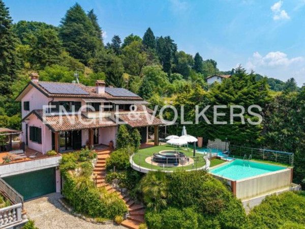 casa indipendente in vendita a Besozzo in zona Cardana