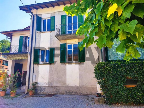 appartamento in vendita a Besozzo in zona Cardana