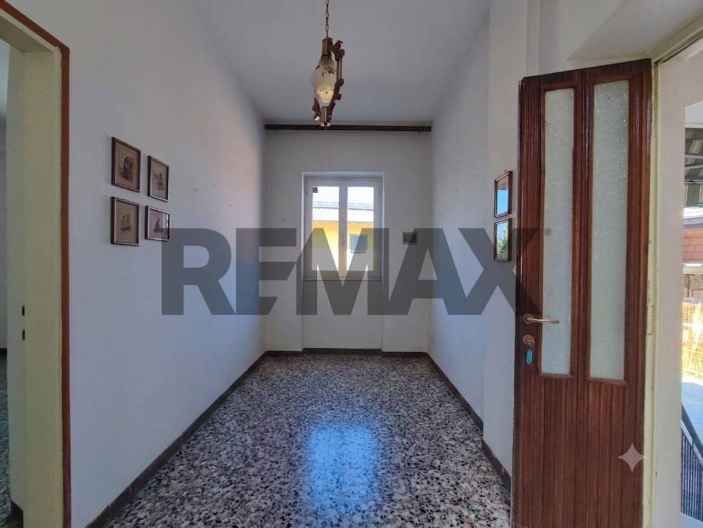 casa indipendente in vendita a Besozzo in zona Cardana
