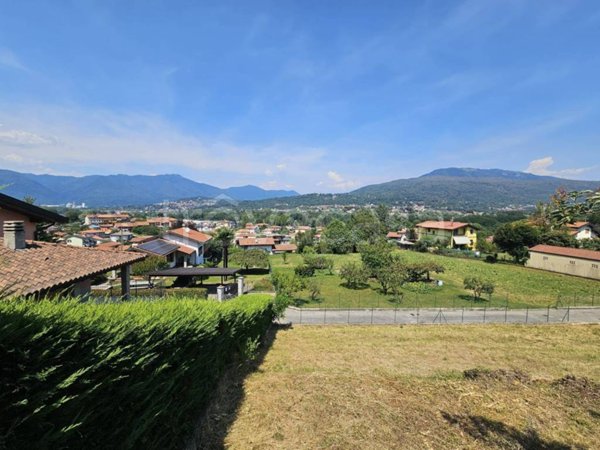 terreno edificabile in vendita a Besozzo