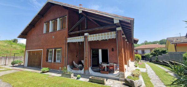 casa indipendente in vendita a Besozzo