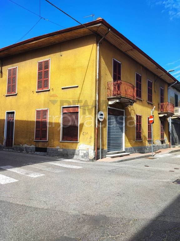 casa indipendente in vendita a Besozzo