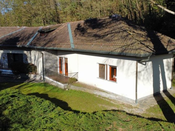 casa indipendente in vendita a Besozzo