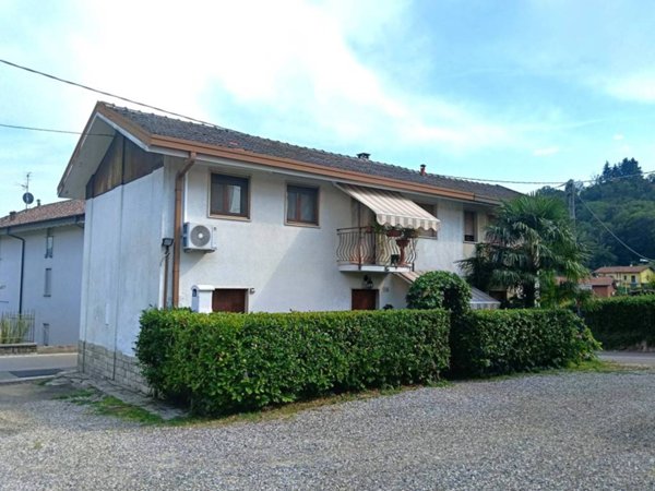 casa indipendente in vendita a Besozzo