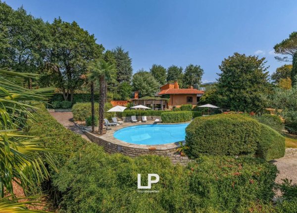 casa indipendente in vendita a Besozzo in zona Olginasio