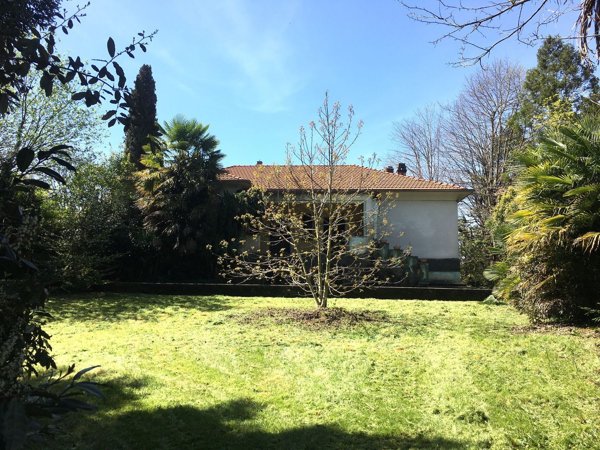 casa indipendente in vendita a Besozzo