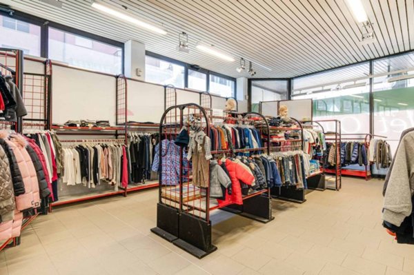 locale commerciale in vendita a Besozzo