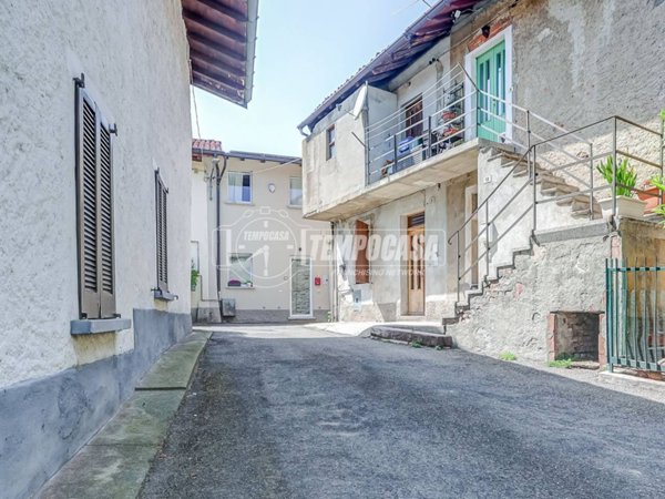 casa indipendente in vendita a Besozzo in zona Olginasio
