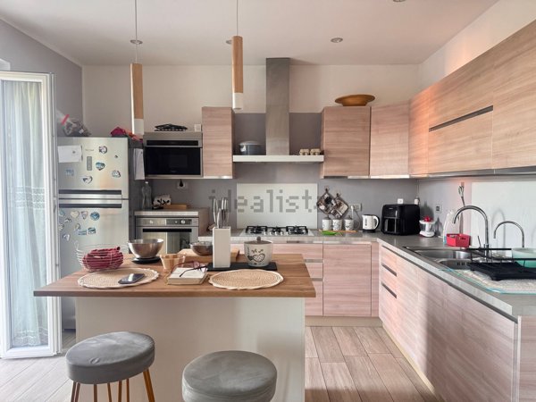 casa indipendente in vendita a Besozzo in zona Olginasio