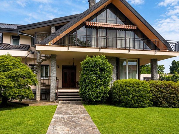 casa indipendente in vendita a Besozzo