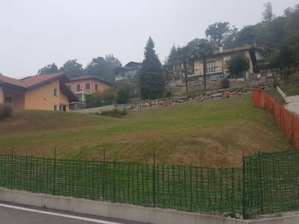 terreno edificabile in vendita a Besozzo