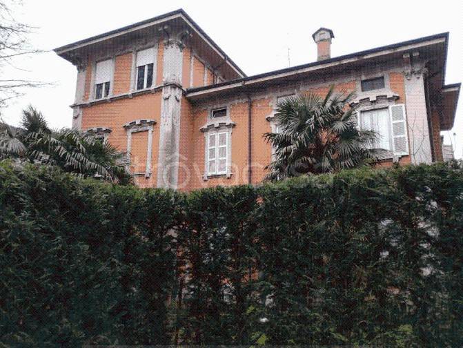 casa indipendente in vendita a Besozzo