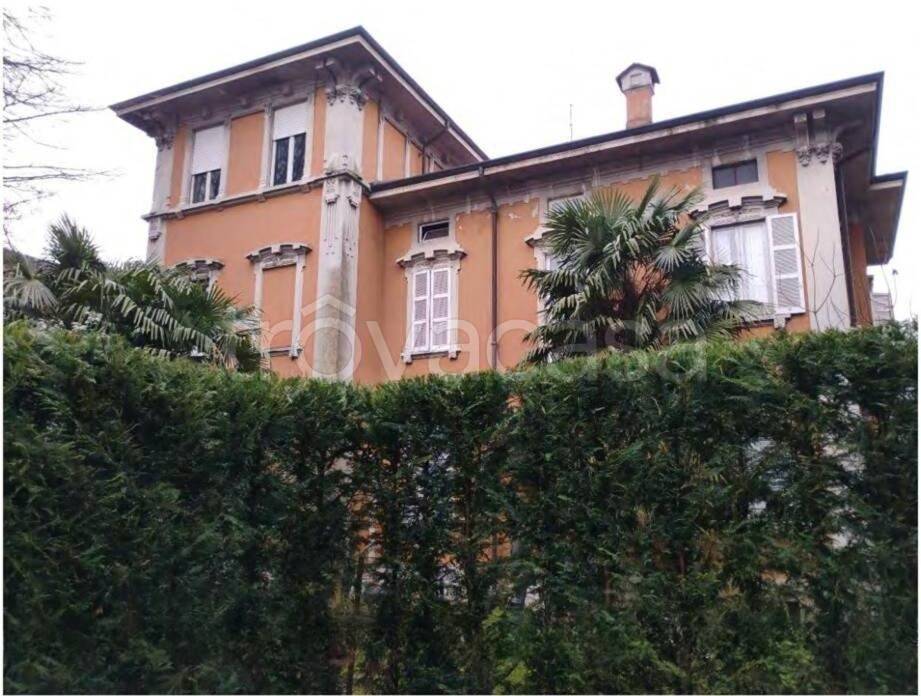 casa indipendente in vendita a Besozzo